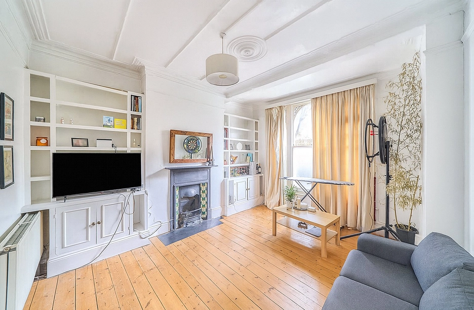 1 bedroom apartment to rent - Dinsmore Road, London, SW12
