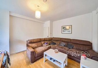 3 bedroom apartment to rent - Thurleigh Court, Nightingale Lane, Clapham, SW12 - Property View 1