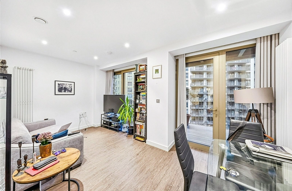 1 bedroom apartment to rent - Royal Docks West, 12 Western Gateway, Excel/Docklands, London, E16 - Property View 1