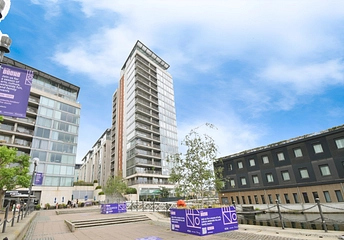 2 bedroom apartment to rent - Western Gateway, London, E16