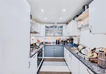 2 bedroom apartment to rent - Hanover Avenue, London, E16