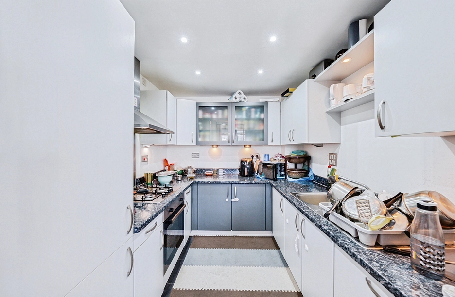 2 bedroom apartment to rent - Hanover Avenue, London, E16