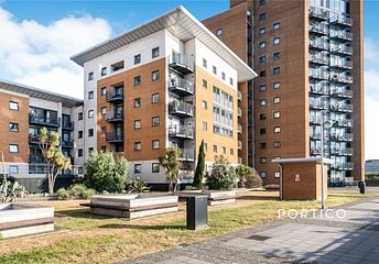 2 bedroom apartment to rent - Hull Place, London, E16 - Property View 1