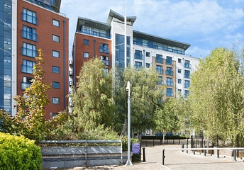 2 bedroom apartment to rent - Nova Building, 3 Newton Place, London, E14 - Property View 1