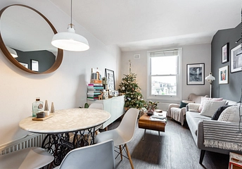 2 bedroom apartment to rent - North Cross Road, London, SE22