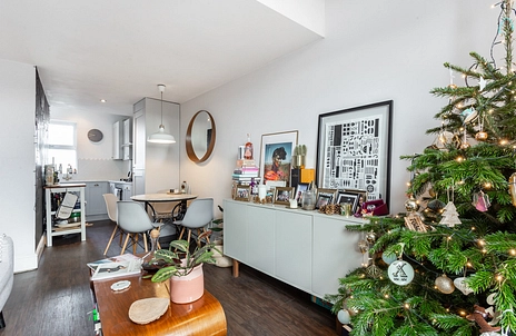 2 bedroom apartment to rent - North Cross Road, London, SE22