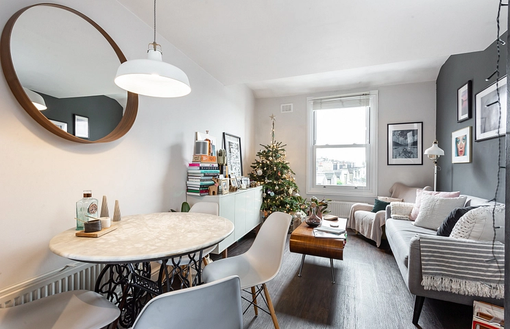 2 bedroom apartment to rent - North Cross Road, London, SE22