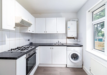 2 bedroom apartment to rent - Tregenna Close, Chase Road, London, N14 - Property View 1