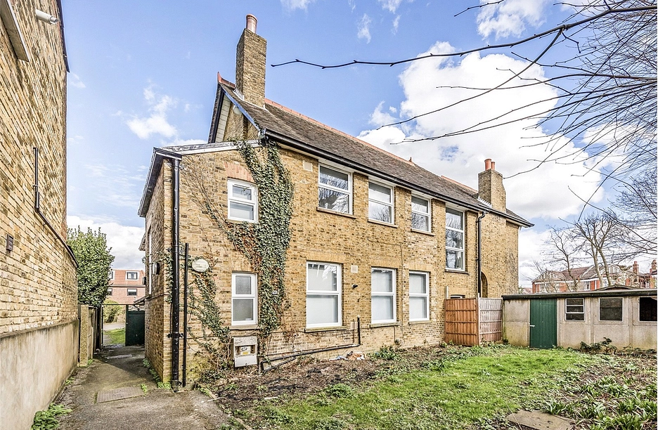 3 bedroom apartment to rent - Claverley Grove, London, N3