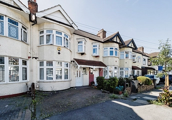 3 bedroom house to rent - Lynn Road, Ilford, IG2 - Property View 1