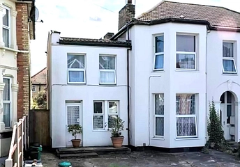 3 bedroom house to rent - Eastwood Road, IG3