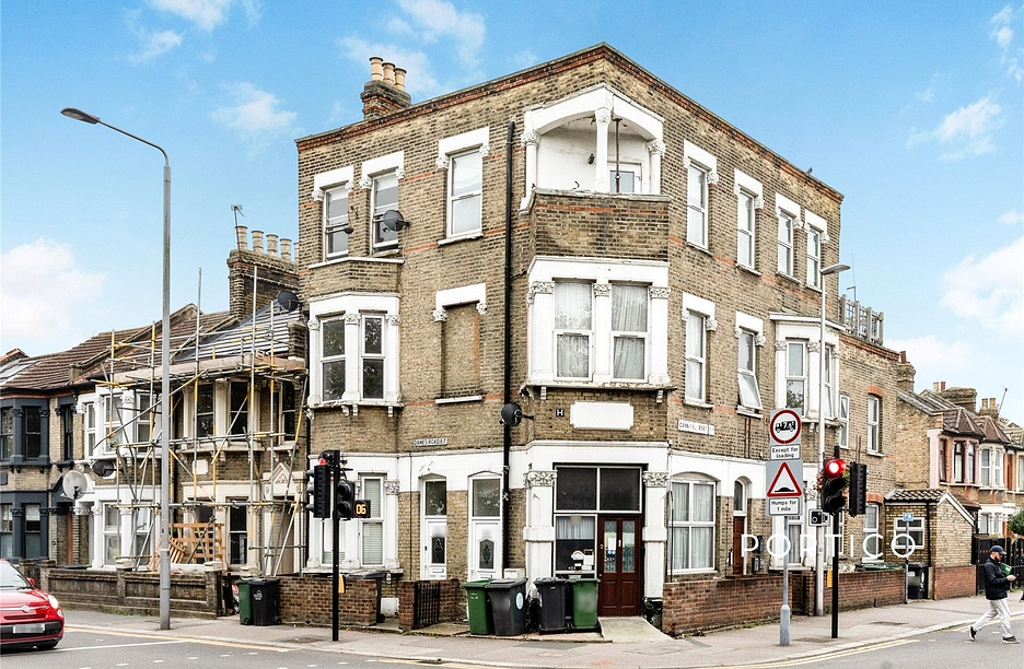 1 bedroom apartment to rent - Cann Hall Road, London, E11