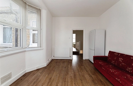 3 bedroom maisonette to rent - Caledon Road, E6