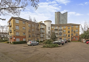 2 bedroom apartment to rent - Churchill Court, Albert Road, Ilford, IG1