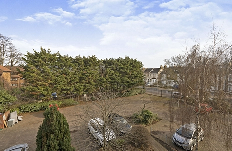 2 bedroom apartment to rent - Churchill Court, Albert Road, Ilford, IG1