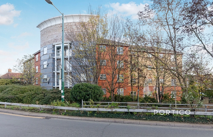 2 bedroom apartment to rent - Churchill Court, Albert Road, Ilford, IG1 - Property View 1