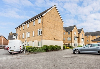 2 bedroom apartment to rent - Genas Close, Ilford, IG6 - Property View 1