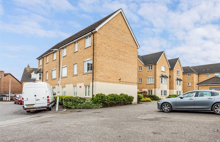 2 bedroom apartment to rent - Genas Close, Ilford, IG6 - Property View 1