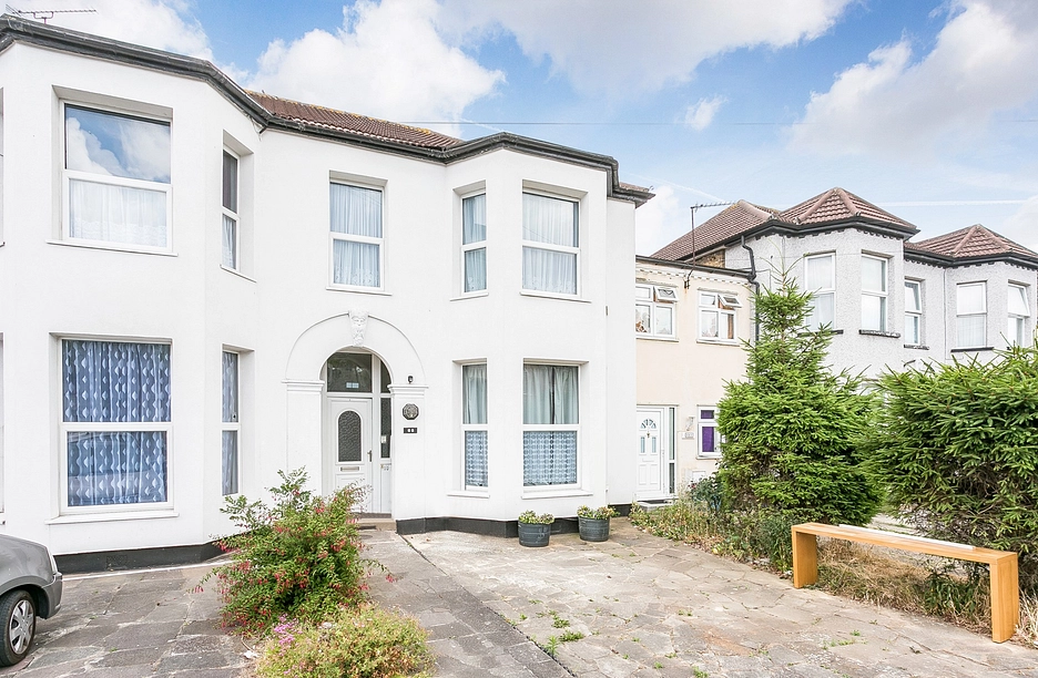 2 bedroom apartment to rent - Eastwood Road, Ilford, IG3 - Property View 1