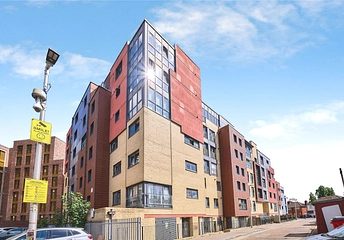 1 bedroom apartment to rent - Bramley Crescent, Ilford, IG2 - Property View 1