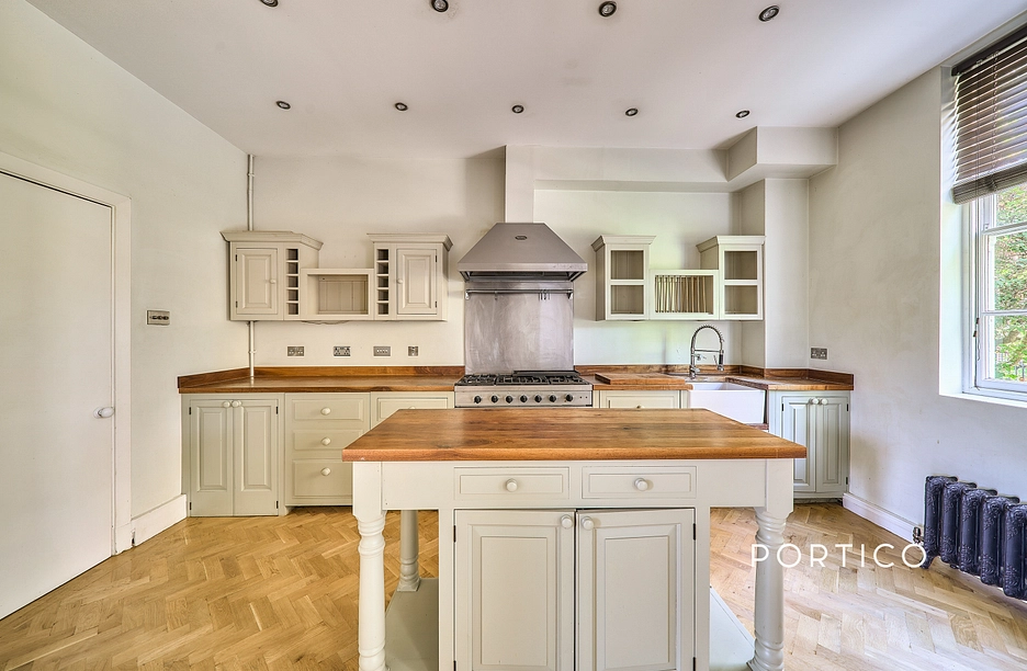 2 bedroom apartment to rent - Roland Mews, Stepney Green, E1