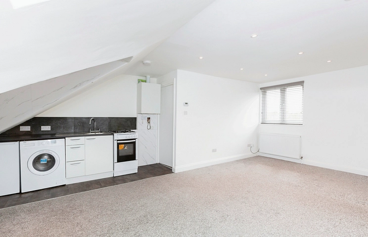 apartment to rent - Lea Bridge Road, London, E10
