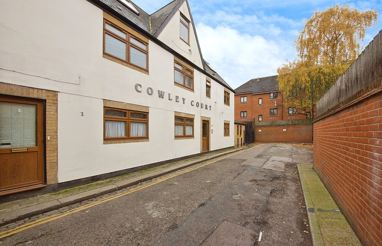 2 bedroom apartment to rent - West Street, London, E11