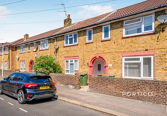 3 bedroom house to rent - Garvary Road, Docklands, E16