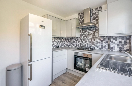 3 bedroom house to rent - Garvary Road, Docklands, E16