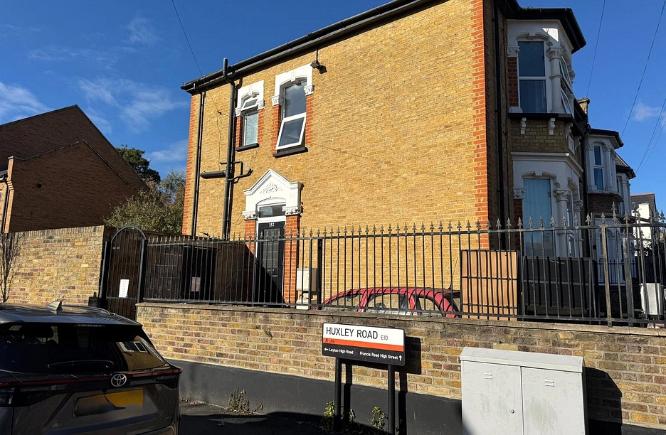 2 bedroom apartment to rent - Huxley Road, London, E10