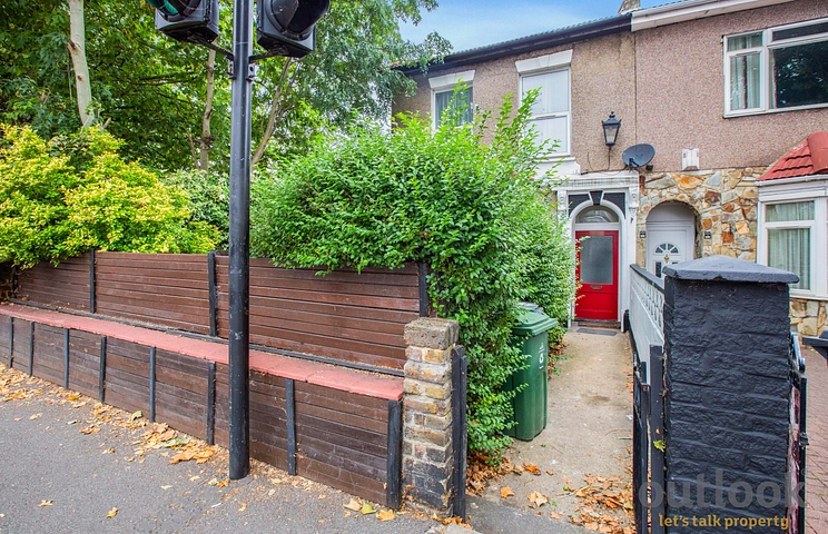 2 bedroom apartment to rent - High Road Leyton, London, E10