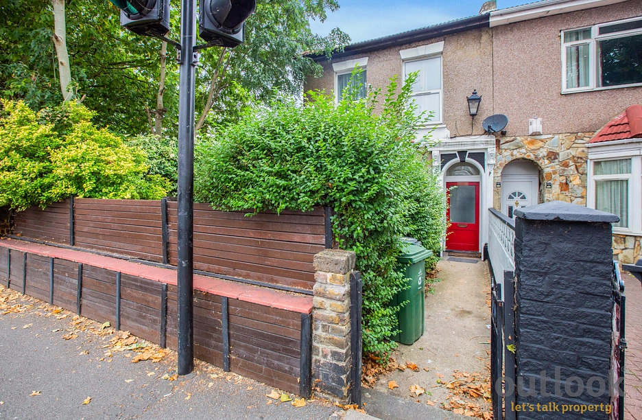 2 bedroom apartment to rent - High Road Leyton, London, E10