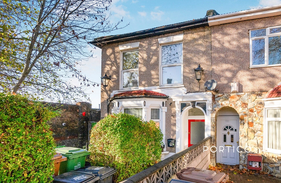 2 bedroom apartment to rent - High Road Leyton, London, E10 - Property View 1