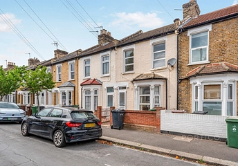3 bedroom house to rent - Pearcroft Road, London, E11 - Property View 1