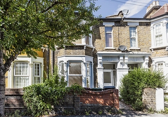 2 bedroom apartment to rent - Warren Road, London, E10 - Property View 1