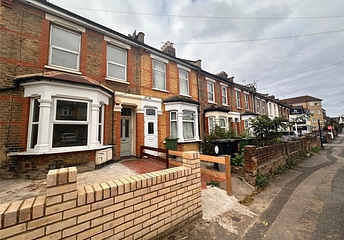 2 bedroom maisonette to rent - Goldsmith Road, London, E10