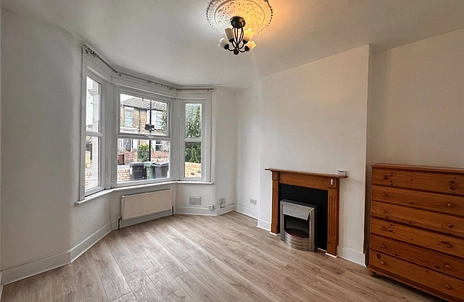 2 bedroom maisonette to rent - Goldsmith Road, London, E10
