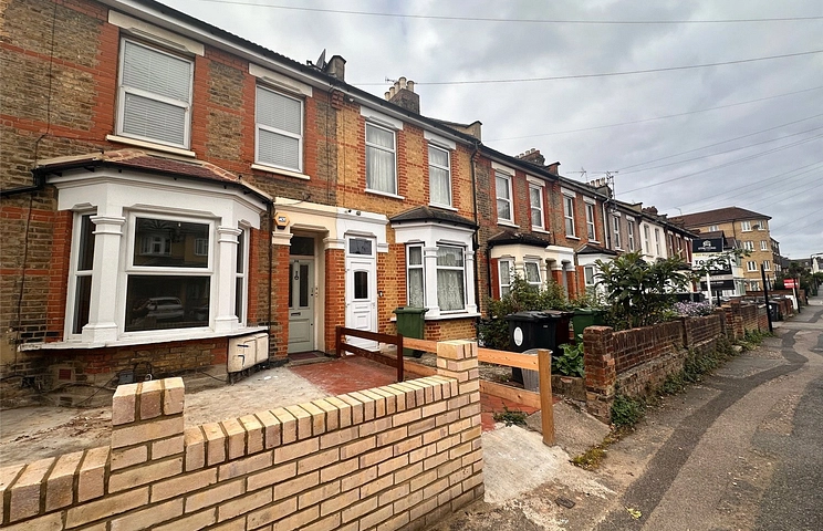 2 bedroom maisonette to rent - Goldsmith Road, London, E10