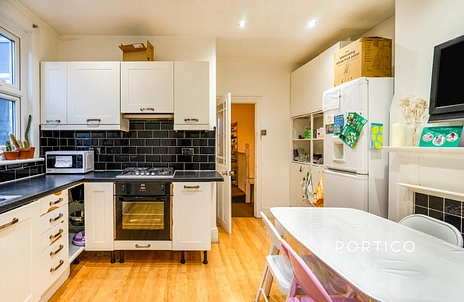 3 bedroom apartment to rent - High Road Leyton, London, E10 - Property View 2