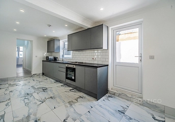 2 bedroom apartment to rent - Beaconsfield Road, London, E10 - Property View 1
