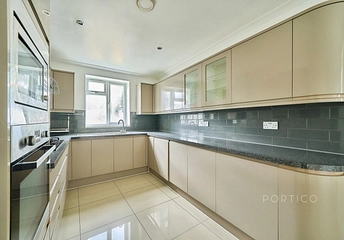 4 bedroom house to rent - Vicarage Road, London, E10 - Property View 1