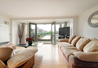 2 bedroom apartment to rent - Lombard Road, London, SW11 - Property View 1