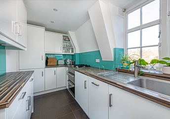 2 bedroom apartment to rent - Vicarage Crescent, London, SW11 - Property View 1