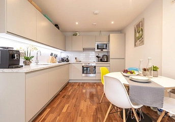 2 bedroom apartment to rent - Holman Road, London, SW11 - Property View 1