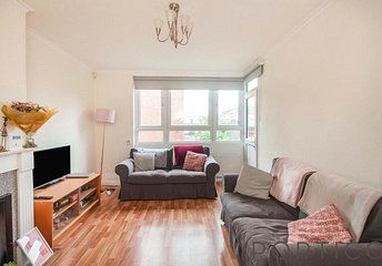 3 bedroom apartment to rent - Heron House, Searles Close, London, SW11 - Property View 1