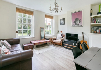 2 bedroom apartment to rent - Vicarage Crescent, London, SW11 - Property View 1