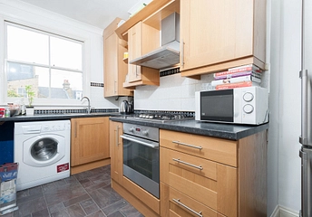 2 bedroom apartment to rent - Bennerley Road, London, SW11