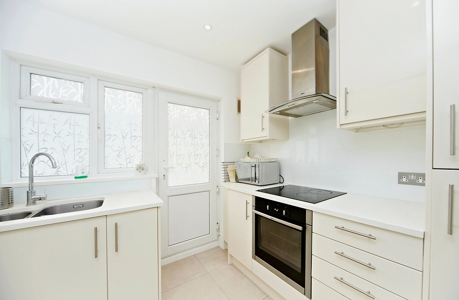 2 bedroom apartment to rent - Chesham Court, Trinity Road, London, SW18 - Property View 1