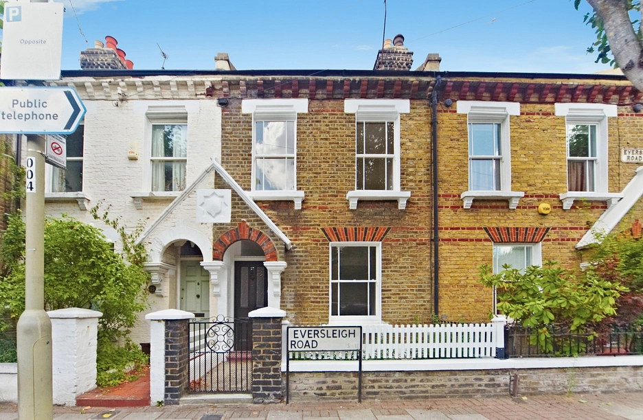 2 bedroom house to rent - Eversleigh Road, SW11
