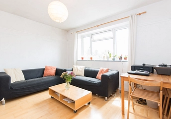 3 bedroom apartment to rent - Holmbury Court, Upper Tooting Road, London, SW17 - Property View 1